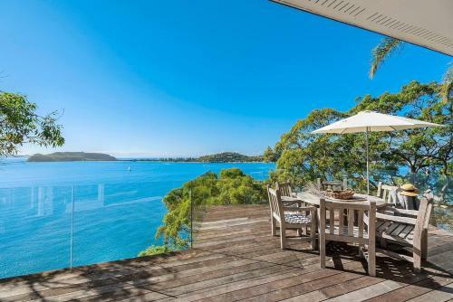 Cape Mackerel Cabin With Magic Palm Beach & Pittwater Views