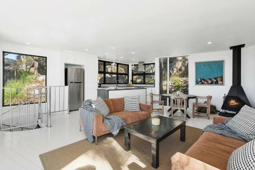 Cape Mackerel Cabin With Magic Palm Beach & Pittwater Views