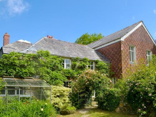 Carneadon Farmhouse