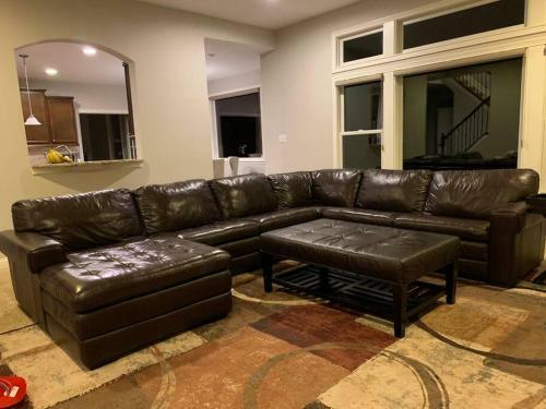 Lakefront View 5 Bedroom Home With Basement