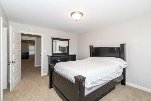 Lakefront View 5 Bedroom Home With Basement