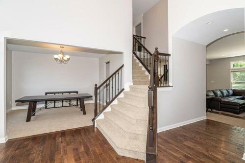 Lakefront View 5 Bedroom Home With Basement
