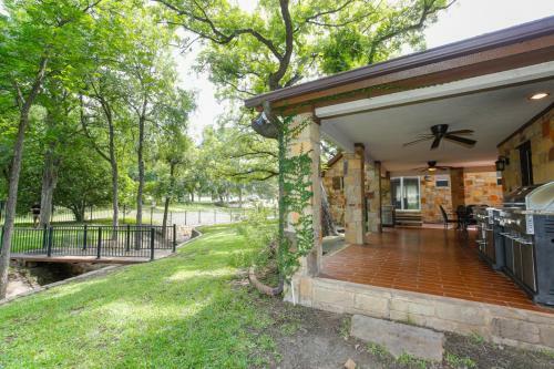 Lake Lbj 4br Home W/ Boat Deck, Huge Yard