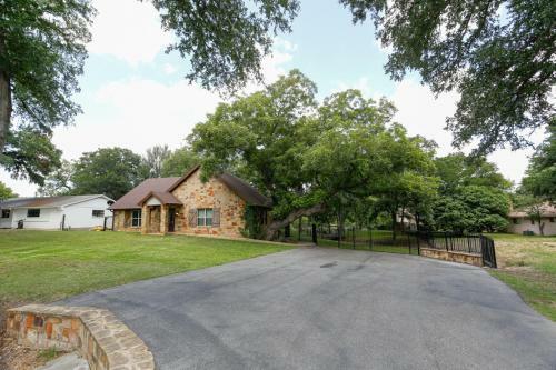 Lake Lbj 4br Home W/ Boat Deck, Huge Yard