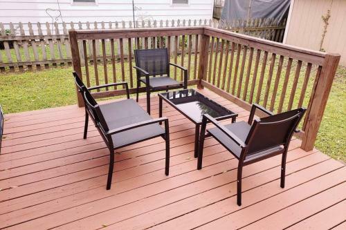 Haven In Harmony. Entire 840sqft Cottage. Sleeps 4