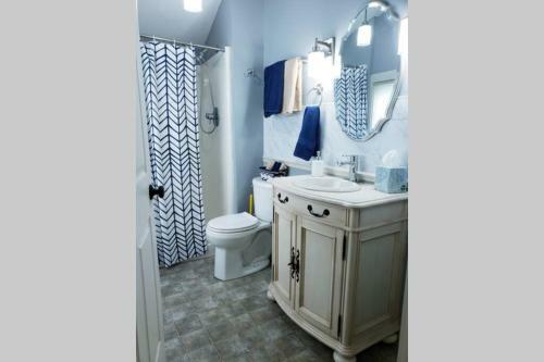 Haven In Harmony. Entire 840sqft Cottage. Sleeps 4