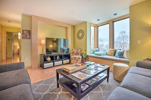 Eclectic Lake Michigan Abode With Loft And Grill!