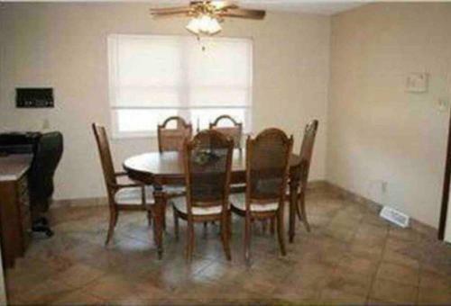 Cheerful 4 Br/2 Baths Between Evansville/ Newburgh