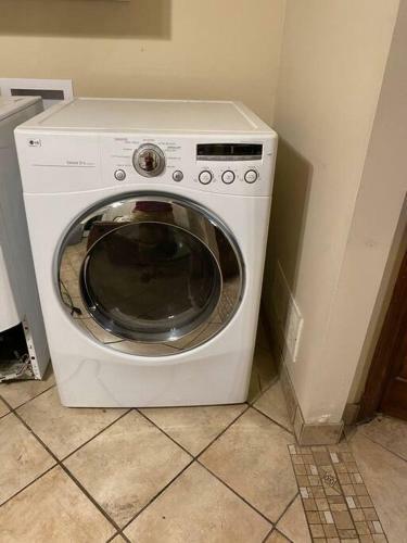 Cheerful 4 Br/2 Baths Between Evansville/ Newburgh