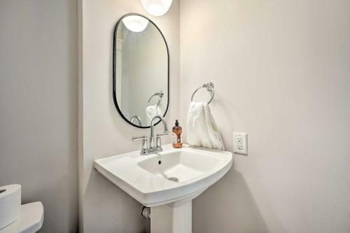 Chic Retreat Less Than 1 Mile To Notre Dame Campus!