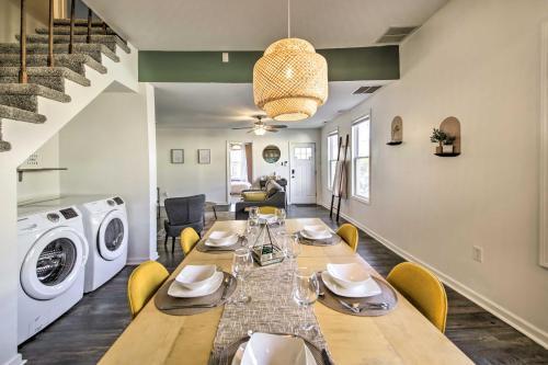 Sunny Duplex With Fire Pit, 2 Mi To Dtwn Indy