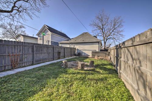 Sunny Duplex With Fire Pit, 2 Mi To Dtwn Indy