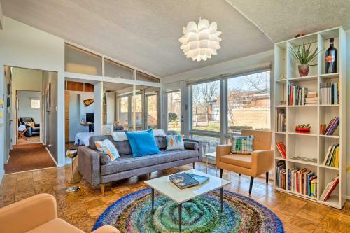 Mid-century Modern Escape - 8 Mi To Downtown!