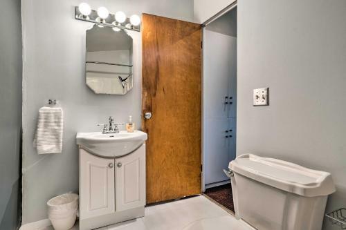 Mid-century Modern Escape - 8 Mi To Downtown!
