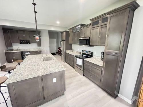 2300+ Sq. Ft. / 5 Min To Downtown & Mass Ave