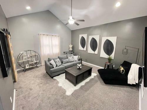 2300+ Sq. Ft. / 5 Min To Downtown & Mass Ave
