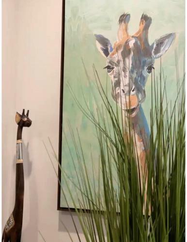 Jazzy Giraffe 3 Bed 3 Bath 4 Min To Downtown