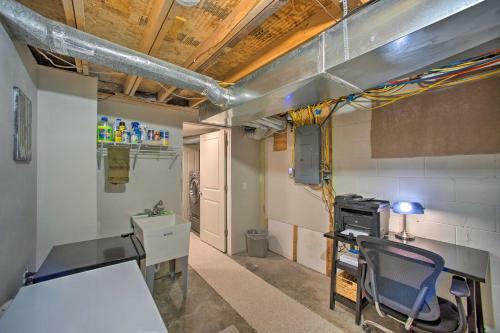 Charming Iowa Abode Near Knoxville Raceway!
