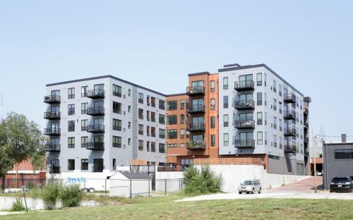 Premiere Sculpture Park Apartments