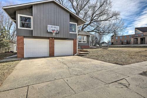 Sioux Center Split-level Home With Game Room!