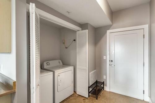 Apartamento ?best 2bdr Loft! Restaurant Attached? Walk To Mass