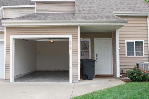 Villa Completebnb Presents Mkn1108, Beautiful 3br 2bath Townhome
