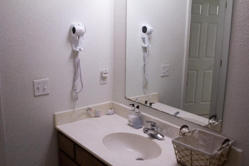 Villa Completebnb Presents Mkn1108, Beautiful 3br 2bath Townhome