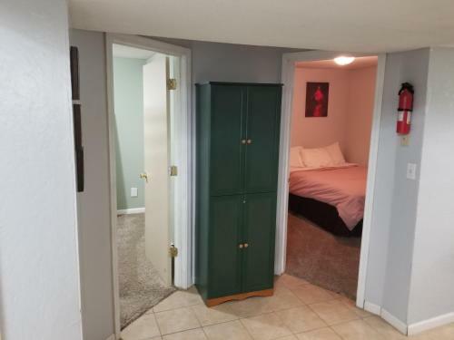Villa Completebnb Presents Mkt718, Epigrammatic 2br 1 Bath Lower Unit