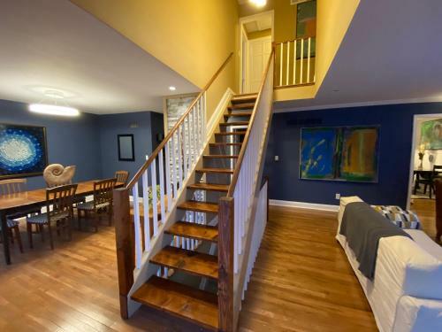 Here It Is! Cool Cape Cod-3 Br-2.5 Bath-12 Guests