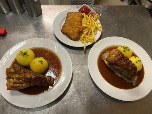Hostal Bauer�s Pension-restaurant-catering