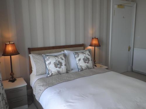 Hostal Douglas Park Guest House