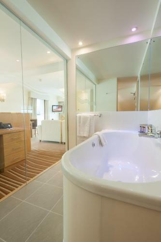 Cotswold Water Park Four Pillars Hotel