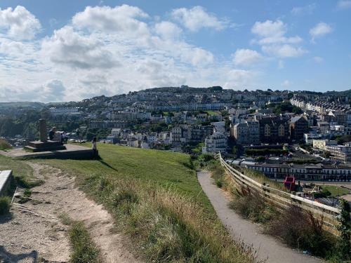 Charming Apartment Ilfracombe Central Location