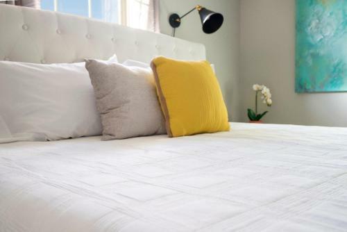 Villa 101 Karen Ct Conveniently Near Everything