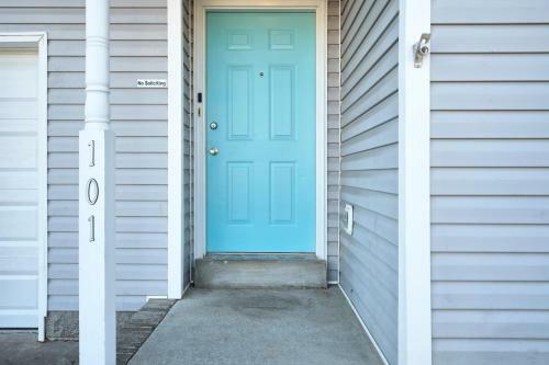 Villa 101 Karen Ct Conveniently Near Everything