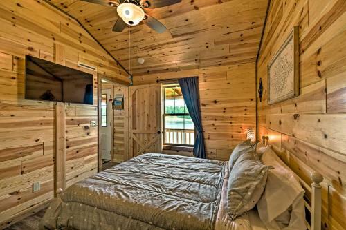 Lakefront Cabin With On-site Waterfall And Hiking