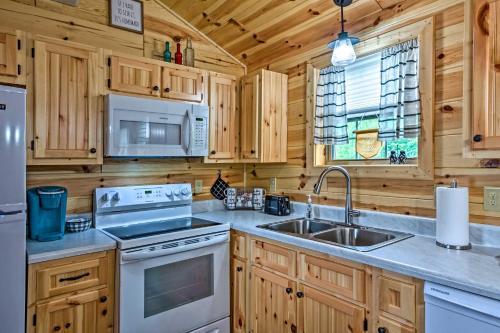 Lakefront Cabin With On-site Waterfall And Hiking