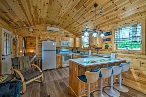 Lakefront Cabin With On-site Waterfall And Hiking