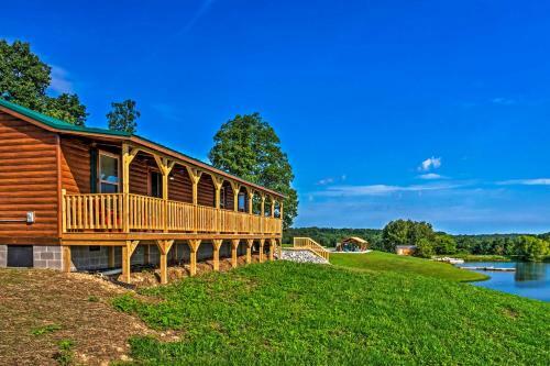 Lakefront Cabin With On-site Waterfall And Hiking
