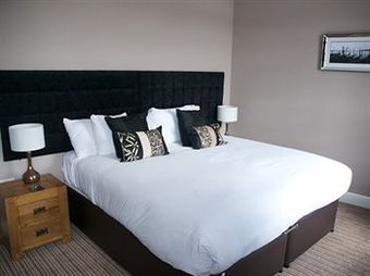 The Three Horseshoes Hotel
