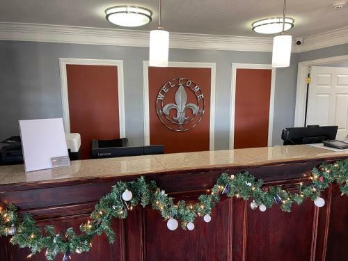 Hotel Super 6 Inn & Suites