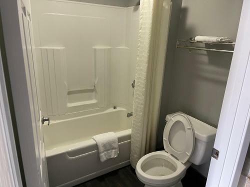 Hotel Super 6 Inn & Suites