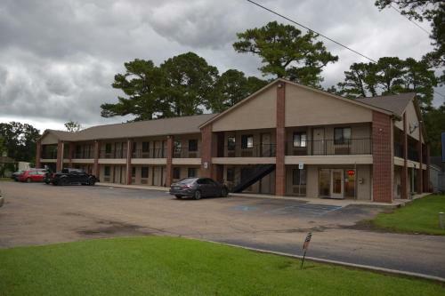 Hotel Value Inn - Livonia