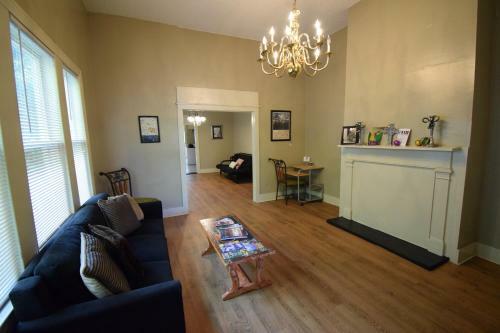 Cajun Hostel Downtown
