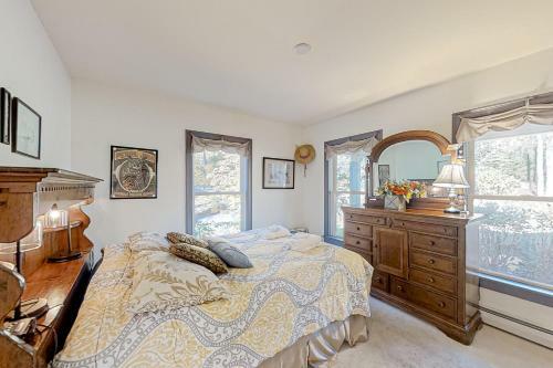 Knickerbocker Lake Retreat