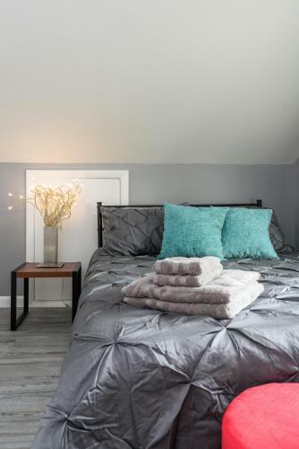 Spacious & Stylish Stay In Bangor