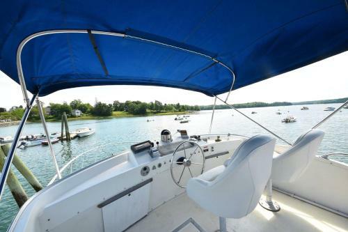 Maine Bed & Boat, Mazu