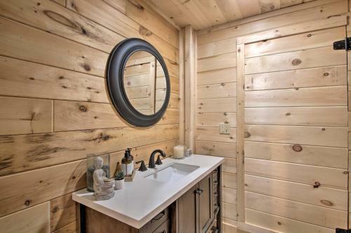 Elegant And Quiet Maine Escape With Sauna And Deck!