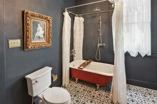 2bd French Luxury W/ Courtyard
