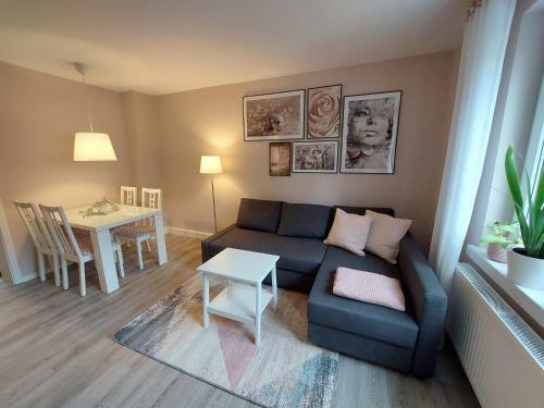 Helles Modern Eingerichtetes Apartment